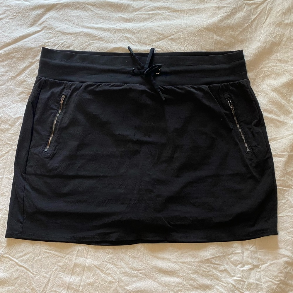 Athleta Skort in Black, size 16